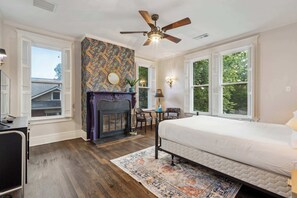 7 habitaciones, tabla de planchar con plancha, wifi y ropa de cama 