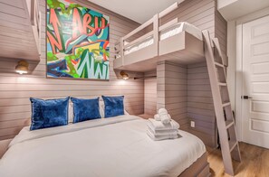 3 bedrooms, desk, iron/ironing board, WiFi