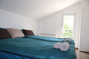3 habitaciones, escritorio, tabla de planchar con plancha y wifi gratis 