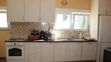 Réfrigérateur, four, plaque de cuisson, lave-vaisselle