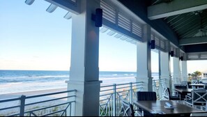 Outdoor dining - Lagoon to golf views with refreshing ocean breezes, walk to the beach. (Sawgrass)