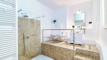 Apartemen, 4 kamar tidur | Kamar mandi | Shower, pengering rambut, kloset, dan handuk