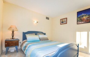 1 bedroom, desk, free WiFi, bed sheets