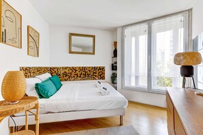 Iron/ironing board, WiFi, bed sheets