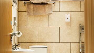 Gratis toiletartikelen, handdoeken, toiletpapier