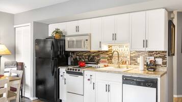 Condo, 1 Queen Bed with Sofa bed, Patio, Golf View (Fisherman's Lure) | Private kitchen | Fridge, microwave, oven, stovetop