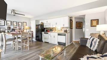 Condo, 1 Queen Bed with Sofa bed, Patio, Golf View (Fisherman's Lure) | Interior