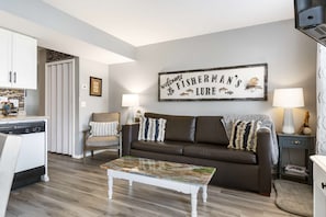 Condo, 1 Queen Bed with Sofa bed, Patio, Golf View (Fisherman's Lure) | Living area | 42-inch flat-screen TV with digital channels
