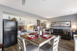 Condo, 1 Queen Bed with Sofa bed, Patio, Golf View (Fisherman's Lure) | Dining
