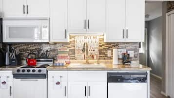 Condo, 1 Queen Bed with Sofa bed, Patio, Golf View (Fisherman's Lure) | Private kitchen | Fridge, microwave, oven, stovetop