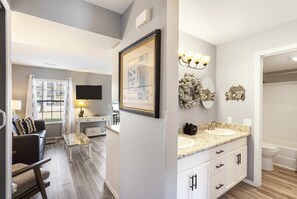 Condo, 1 Queen Bed with Sofa bed, Patio, Golf View (Fisherman's Lure) | Bathroom | Combined shower/tub, towels - Fisherman's Lure (Branson)