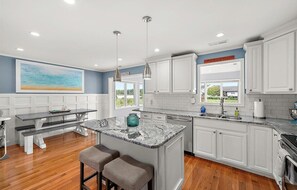 Fridge, microwave, oven, stovetop - Beautiful Home in Ocean Pines with Water Access for SUP's and Canoes (Ocean Pines)