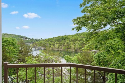 Lake It Easy Condo for 7