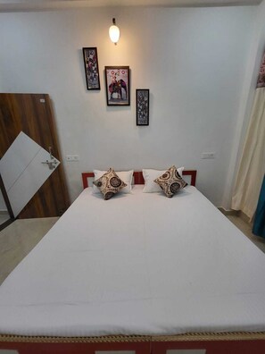 笔记本电脑工作区、免费 WiFi