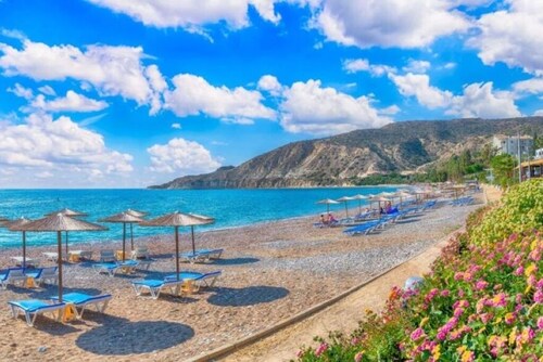 Wonderful 2 room apartment with large terrace overlooking the sea