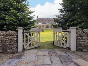 Property grounds - Laithe House (Burnley)