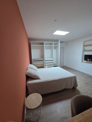 4 Schlafzimmer, Bügeleisen/Bügelbrett, WLAN, Bettwäsche