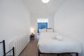 2 bedrooms, iron/ironing board, internet, bed sheets