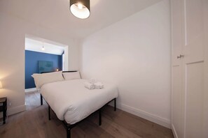 2 bedrooms, iron/ironing board, Internet, bed sheets