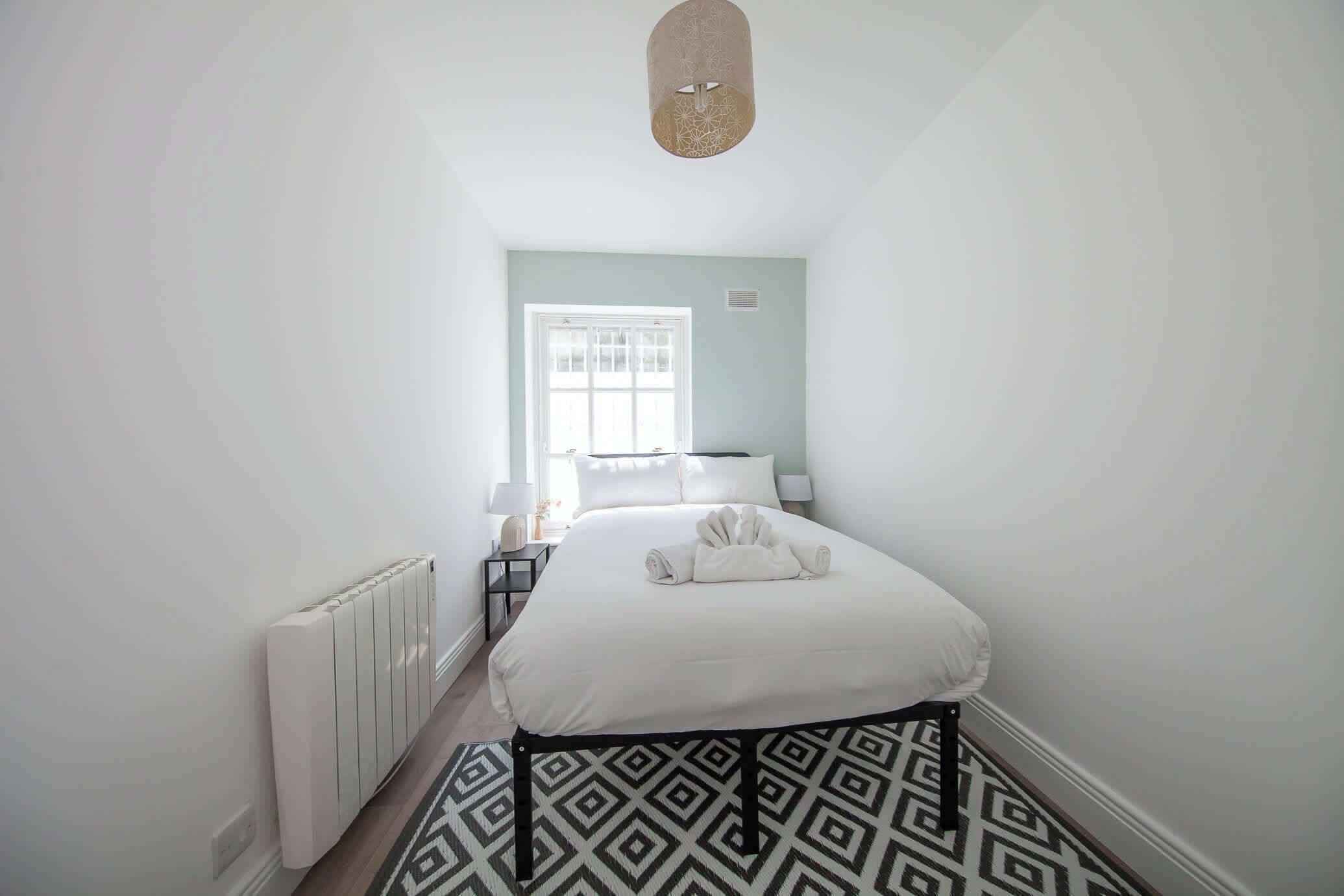 2 habitaciones, tabla de planchar con plancha y acceso a internet 