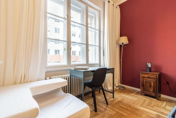 3 chambres, fer et planche à repasser, Wi-Fi, draps fournis