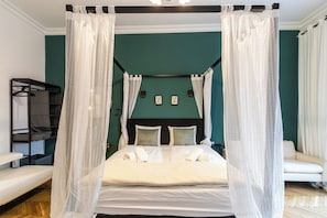 3 habitaciones, tabla de planchar con plancha, wifi y ropa de cama
