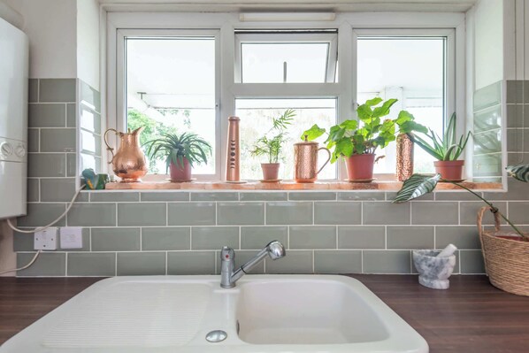 Unclassified image, 1 of 23, button