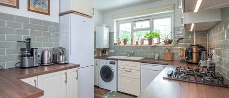 Refrigerador, microondas, horno, placa de cocina