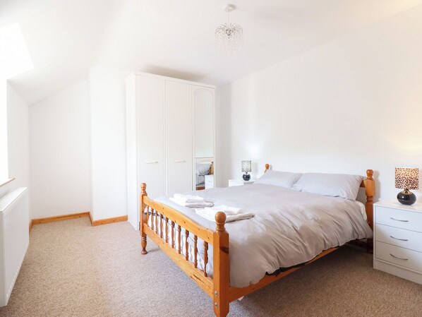 4 bedrooms, individually decorated, individually furnished, free WiFi