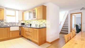 Opvaskemaskine, køkkentøj/tallerkener/redskaber