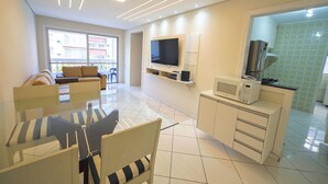 Apartment, Smoking | 3 bedrooms - Apto com Wi-fi Ar-condicionado e Vaga de Garagem (Guarujá)
