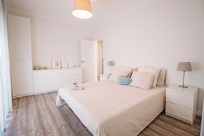 3 habitaciones, tabla de planchar con plancha, wifi y ropa de cama 