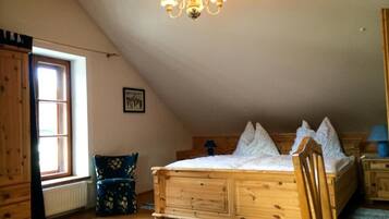 Comfort Double Room, Haiwan Kesayangan Dibenarkan, Mountain View | Cadar kapas Mesir, peralatan tempat tidur premium, gebar bulu kapas