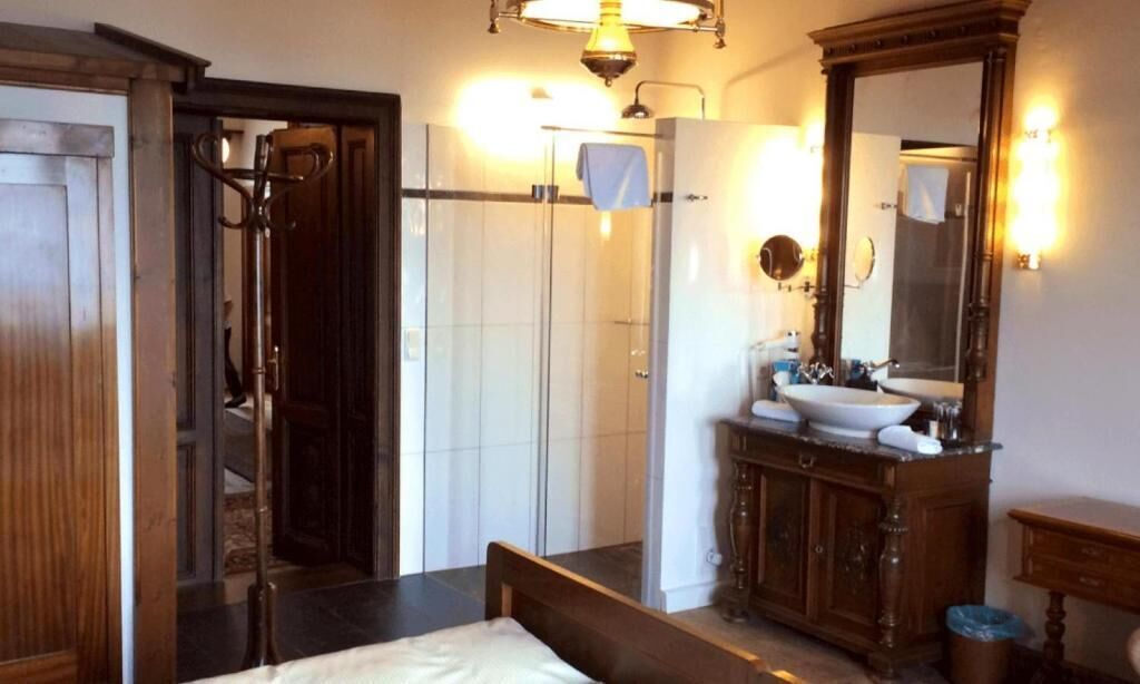 Kamar Double Klasik, balkon, pemandangan danau | Kamar mandi