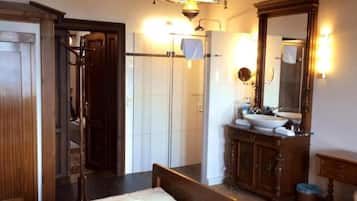 Kamar Double Klasik, balkon, pemandangan danau | Kamar mandi