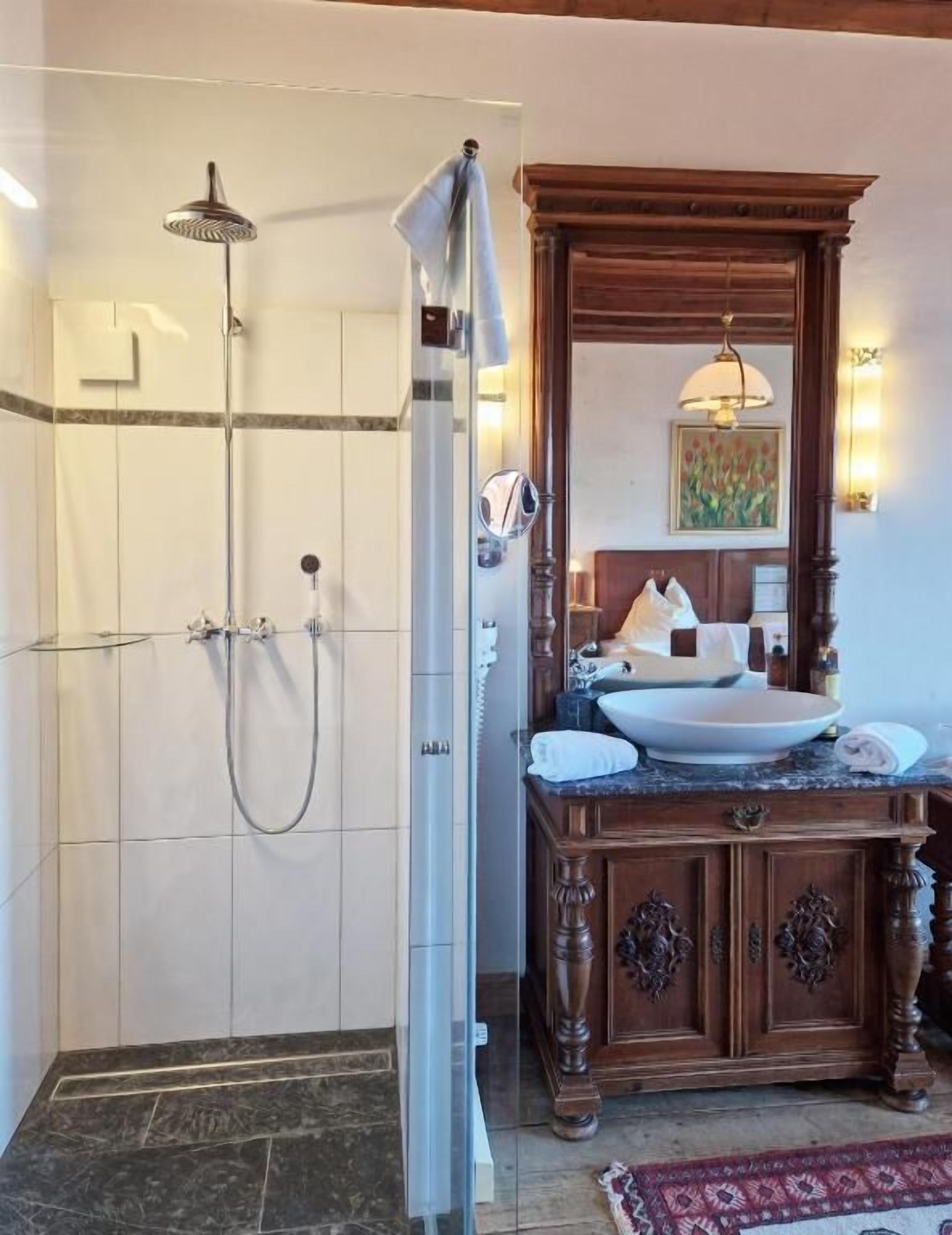 Classic Double Room, Balcony, Lake View | Bathroom | Free toiletries, hair dryer, towels, soap