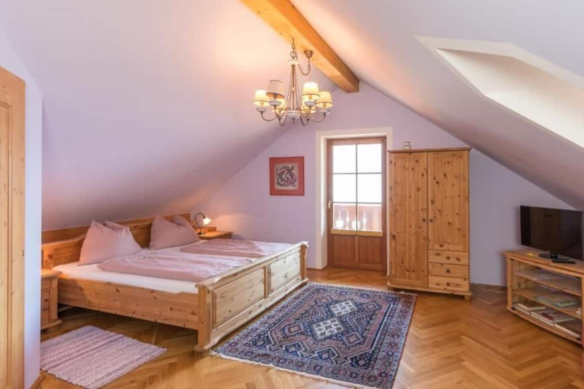 Kahden hengen deluxe-huone, parveke, järvinäköala | Ilmainen Wi-Fi