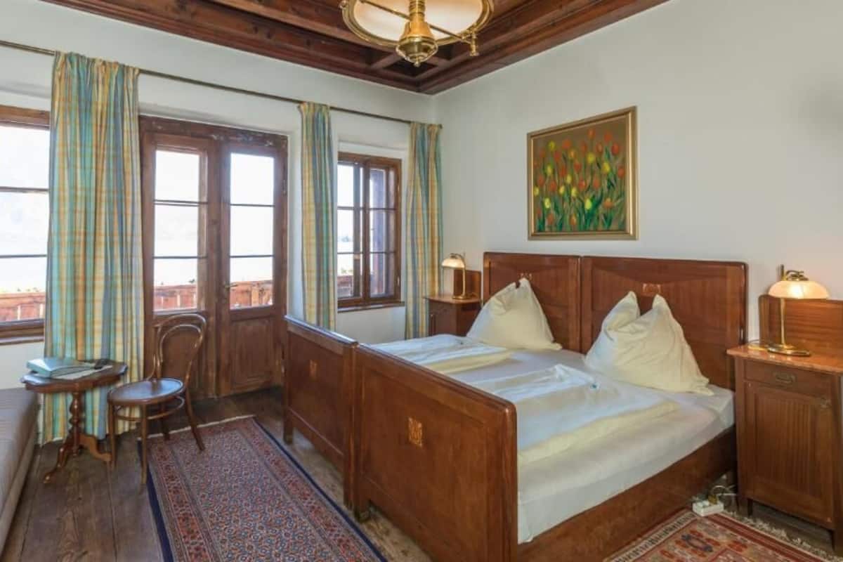 Kahden hengen classic-huone, parveke, järvinäköala | Ilmainen Wi-Fi