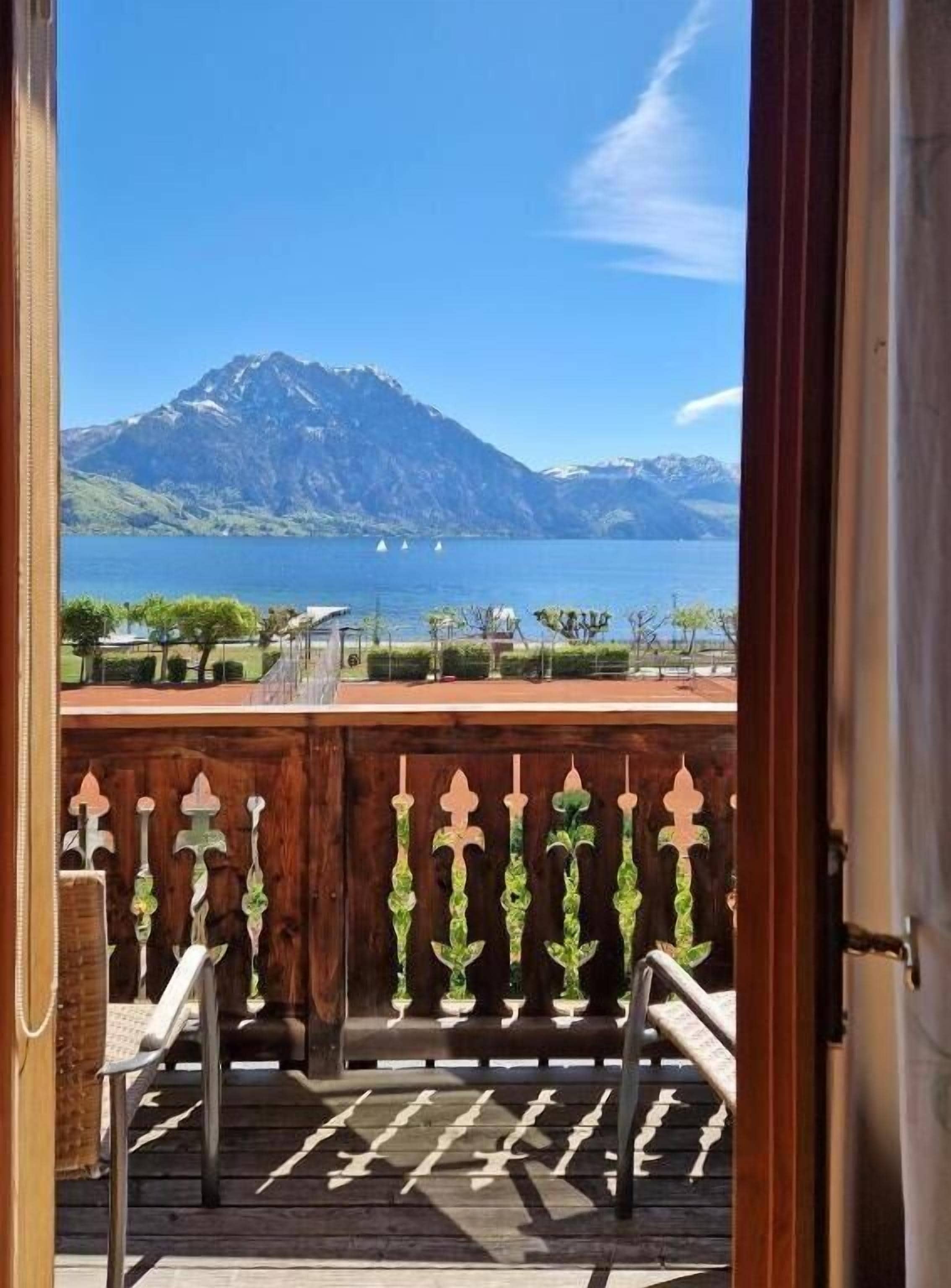 Classic Double Room, Balcony, Lake View | Bahagian dalam