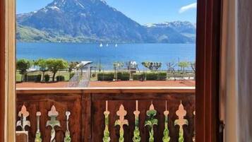 Classic Double Room, Balcony, Lake View | Bahagian dalam