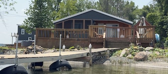 A cozy riverfront retreat, Grandfather’s Landing cottage provides it all!