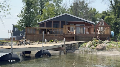 A cozy riverfront retreat, Grandfather’s Landing cottage provides it all!