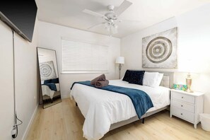 5 bedrooms, iron/ironing board, WiFi, bed sheets - 5 Bedroom Home With Firepit (San Diego)