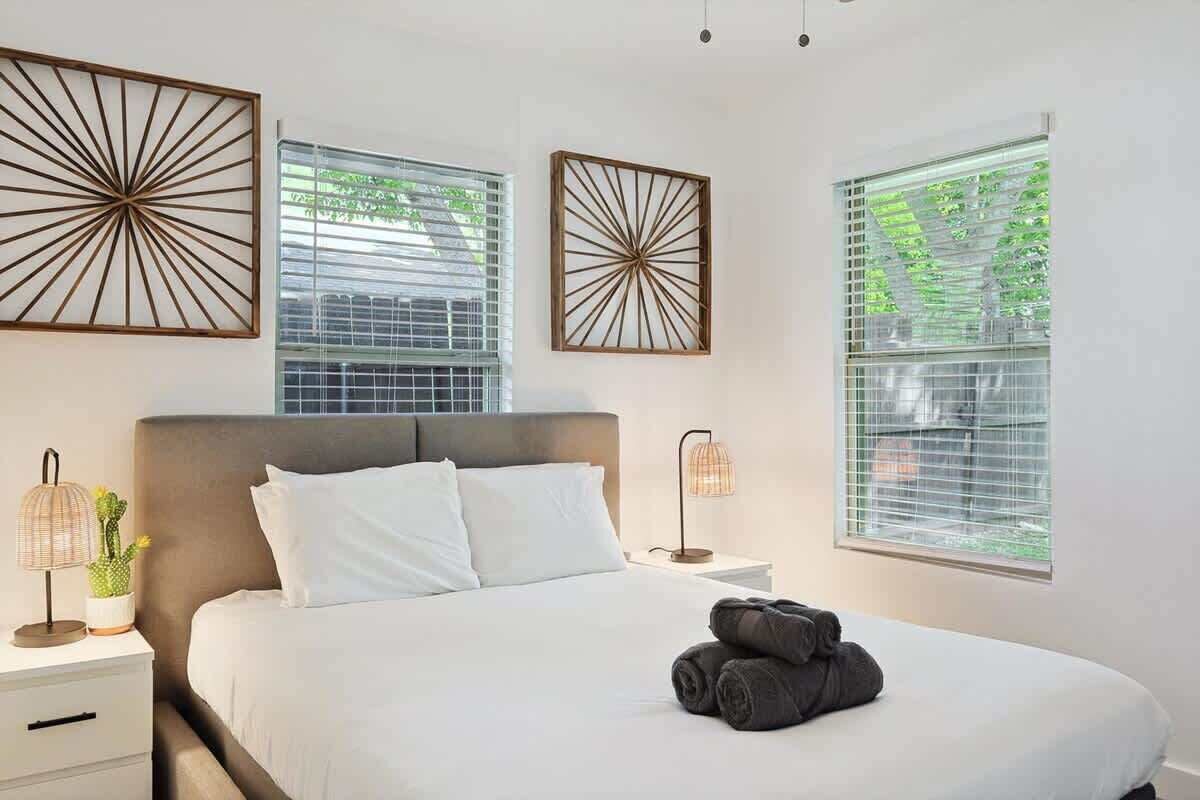 3 dormitoris, planxa i posts de planxar, wifi i roba de llit 