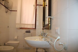 Doccia, asciugacapelli, bidet