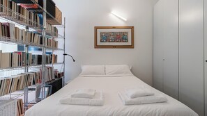 Appartement (0 Bedroom) | Fer et planche à repasser, draps fournis