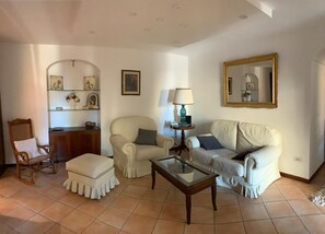 Traditional House | Living area