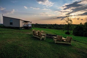 Outdoor dining - Rustic Mt. Sterling Cabin 2 Near Downtown • Pets OK (Mount Sterling)