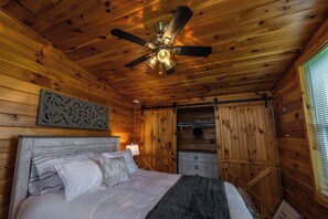1 bedroom, iron/ironing board, free WiFi, bed sheets - Rustic Mt. Sterling Cabin 2 Near Downtown • Pets OK (Mount Sterling)