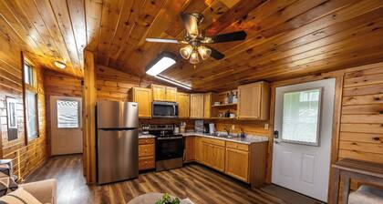 Rustic Mt. Sterling Cabin 2 Near Downtown • Pets OK